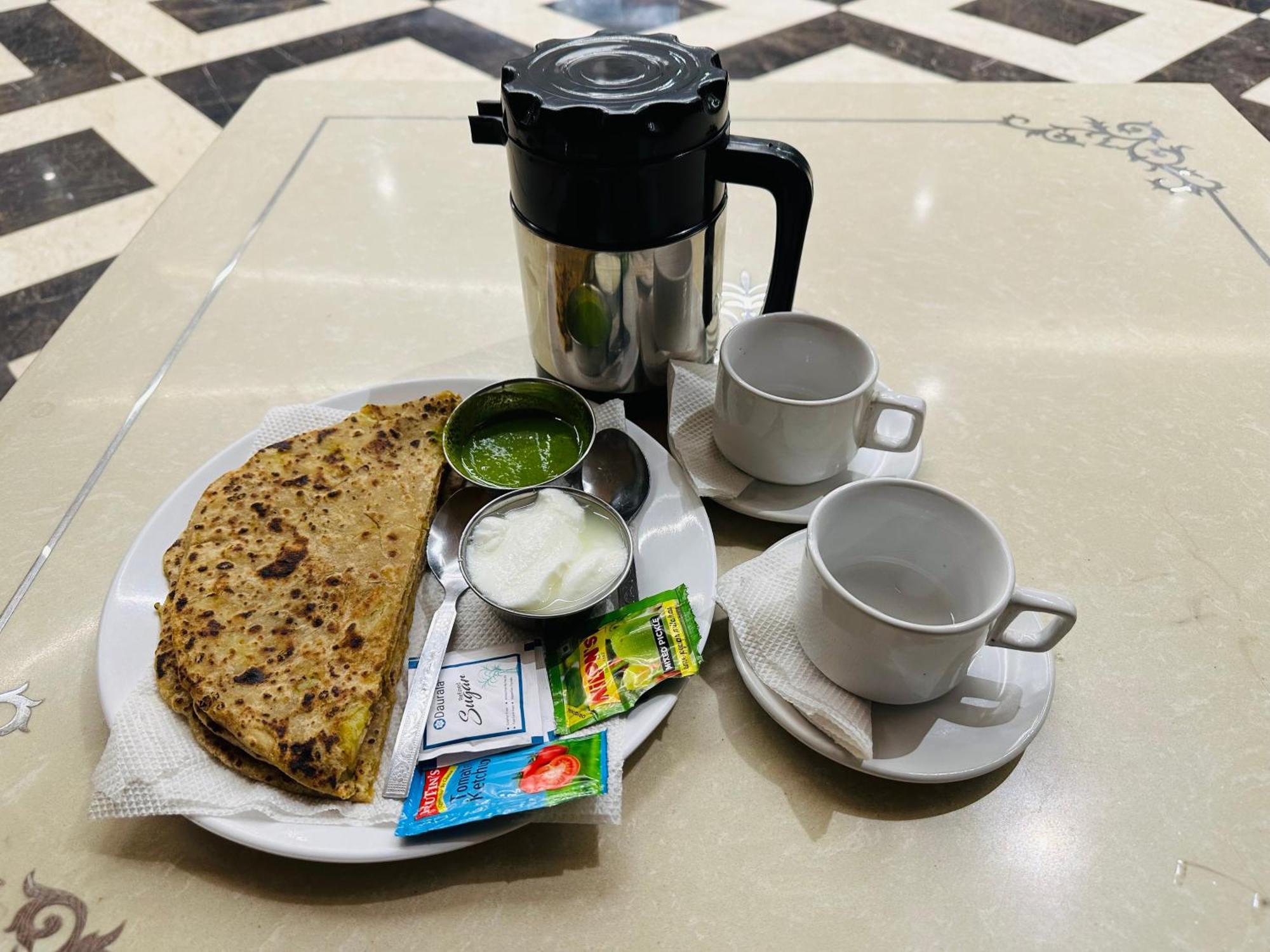 Chowdhry Tourist Lodge - New Delhi Railway Station - 2 Minutes Walk Luaran gambar