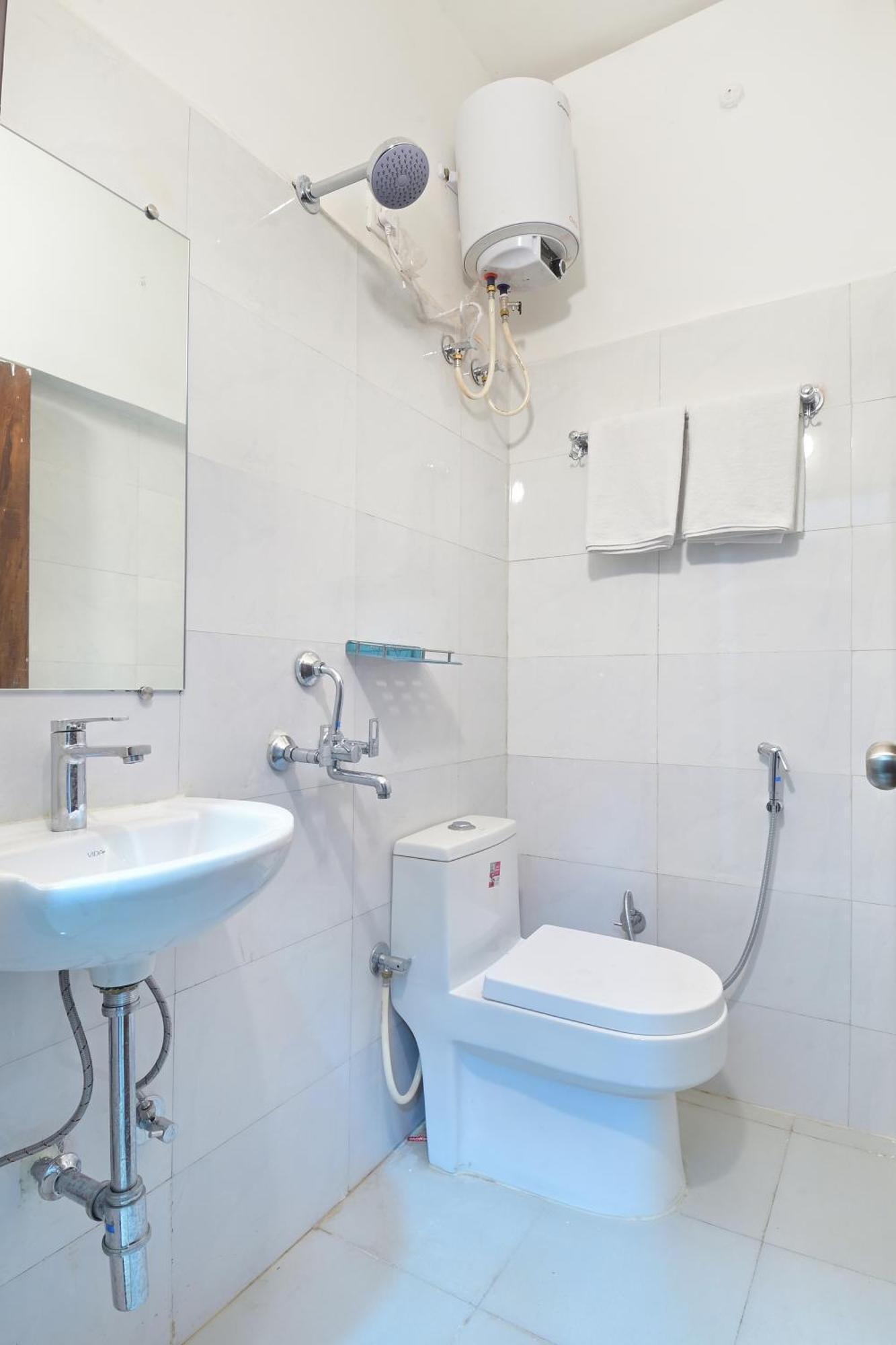 Chowdhry Tourist Lodge - New Delhi Railway Station - 2 Minutes Walk Luaran gambar