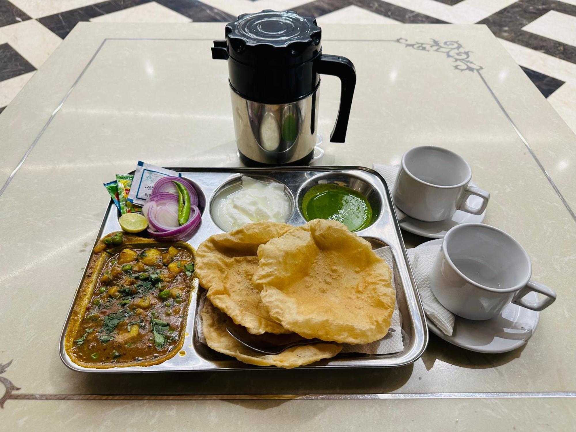 Chowdhry Tourist Lodge - New Delhi Railway Station - 2 Minutes Walk Luaran gambar