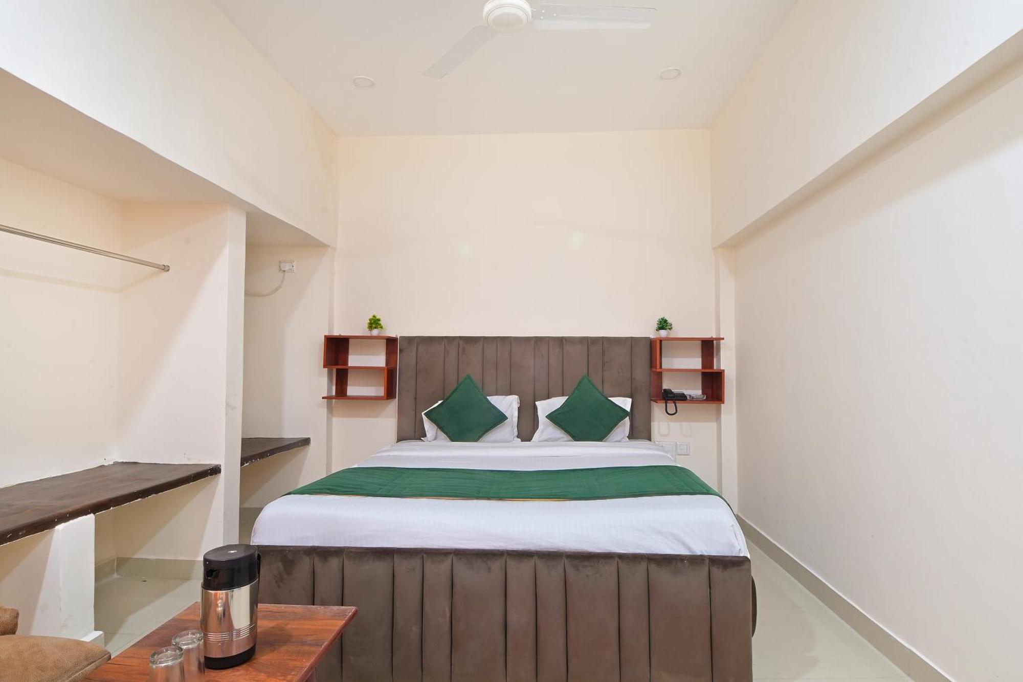 Chowdhry Tourist Lodge - New Delhi Railway Station - 2 Minutes Walk Luaran gambar