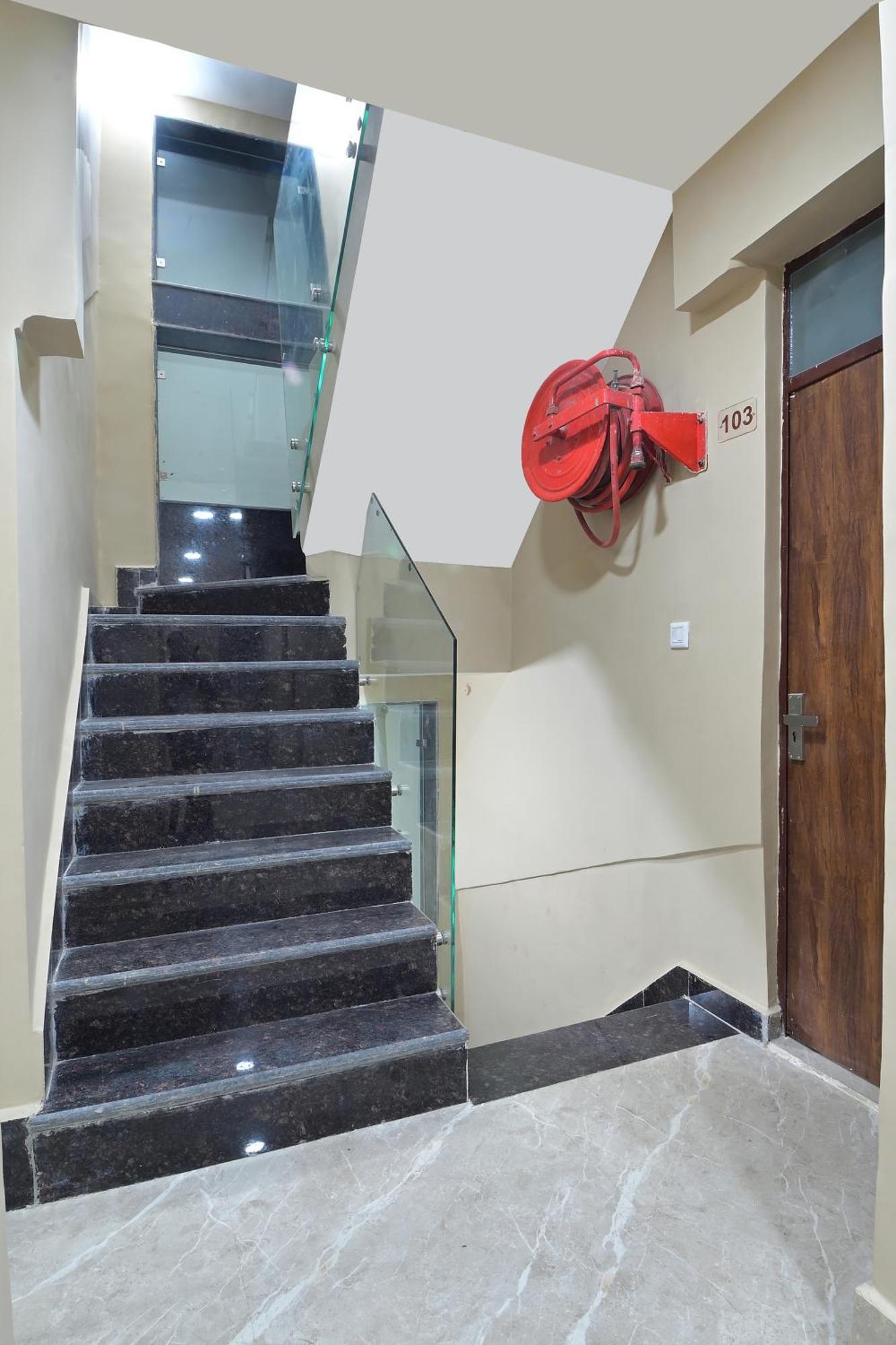 Chowdhry Tourist Lodge - New Delhi Railway Station - 2 Minutes Walk Luaran gambar